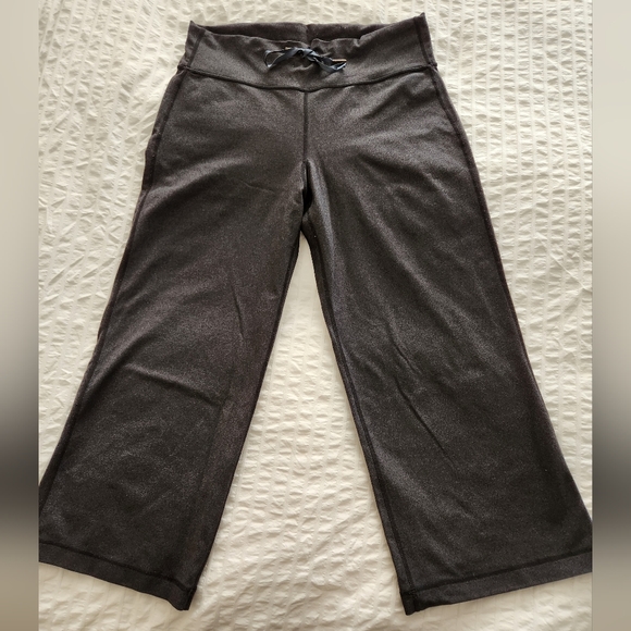 Lululemon cropped grey pants - size 6 - Picture 1 of 2